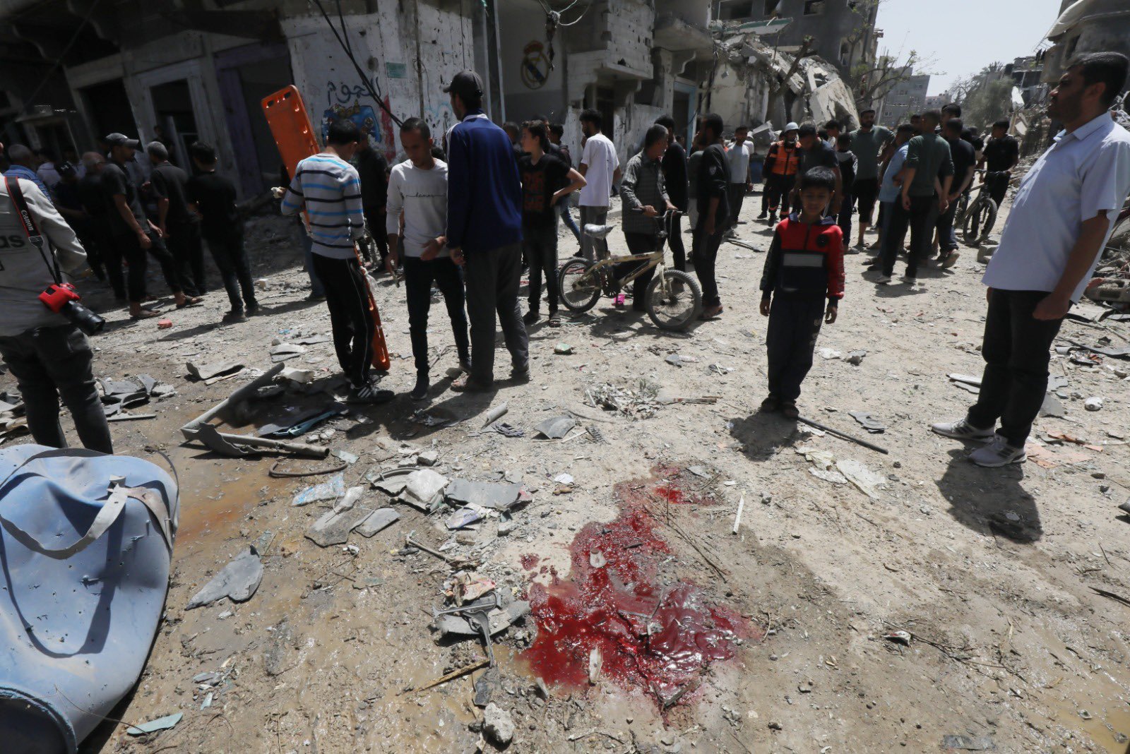 Israeli bombing kills two, wounds four in Deir al Balah market