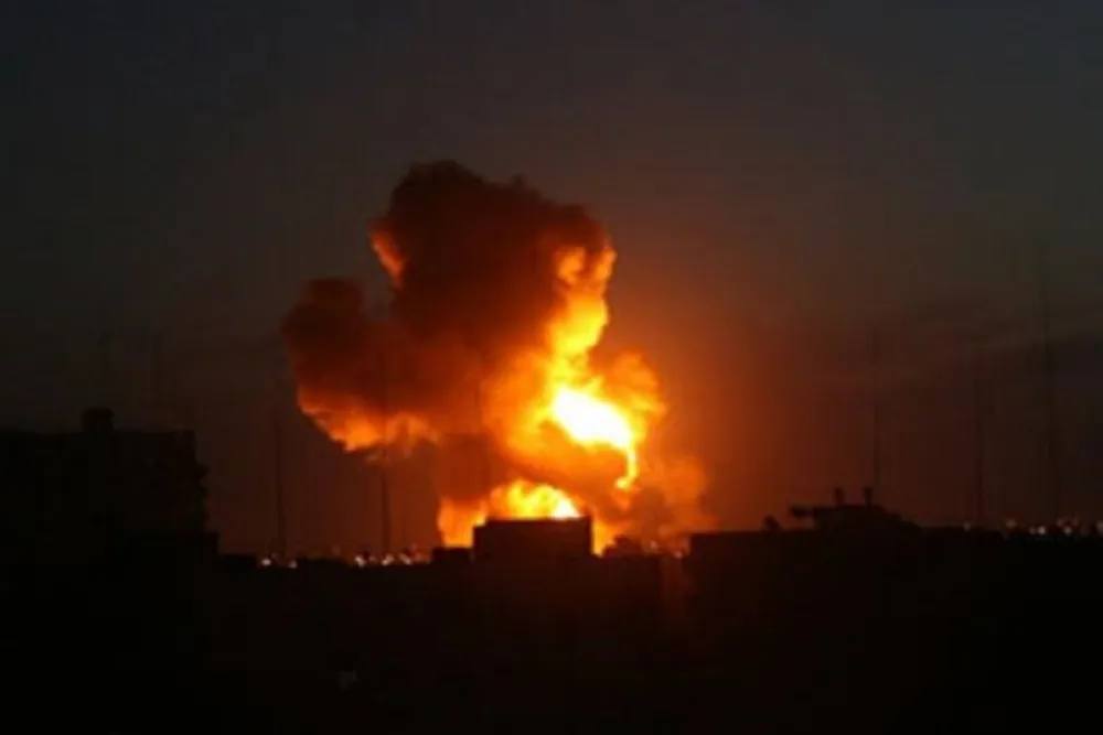 Israeli airstrikes target Khan Younis in southern Gaza Strip