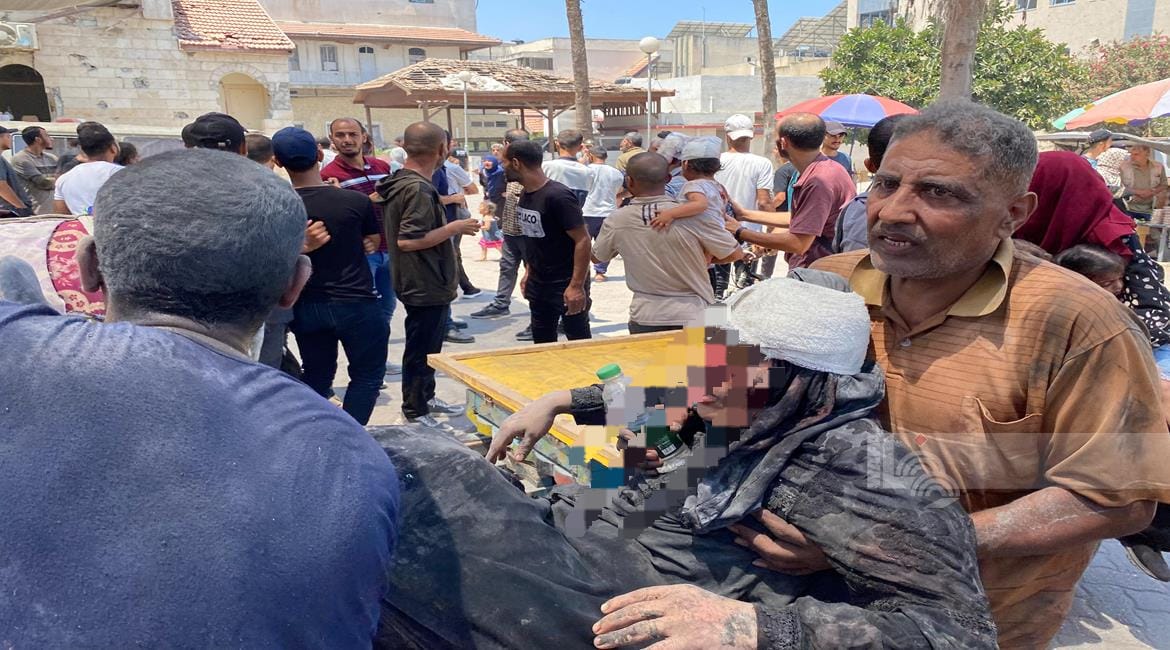 Animal carts transport casualties after Israeli attack on Shujaiya