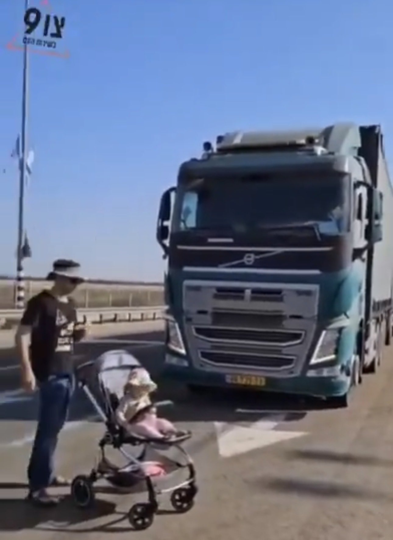 Israeli extremists use babies to block Gaza aid trucks