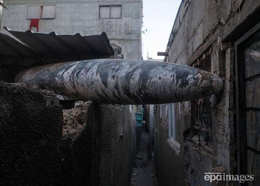 Israeli missile fails to detonate between Gaza homes