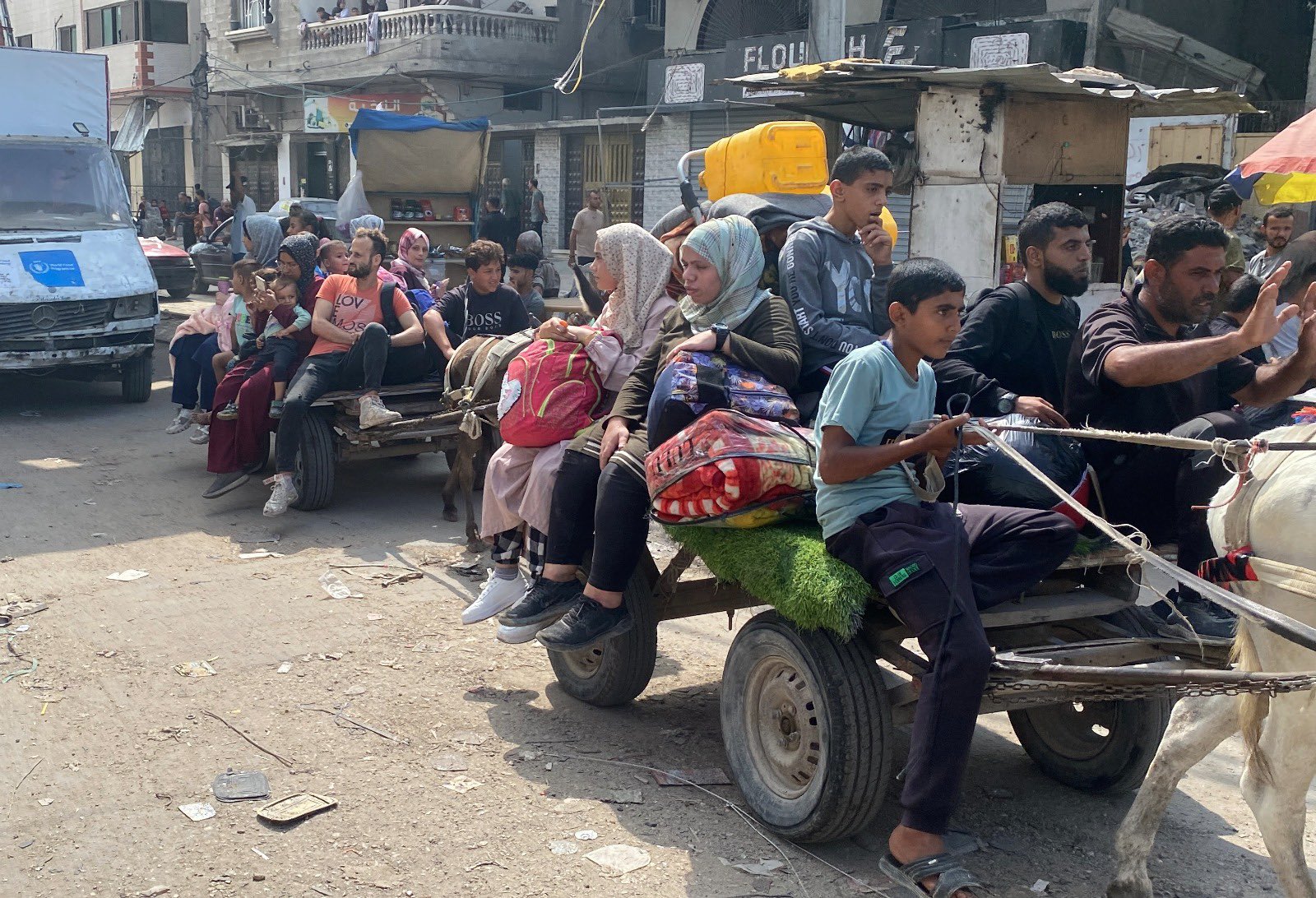 Palestinians flee Israeli bombing in Jabalia