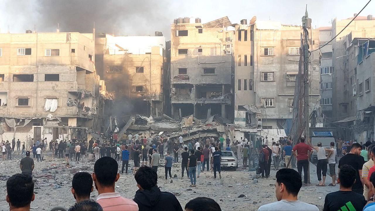 Israeli airstrikes in Gaza destroy homes killing entire families