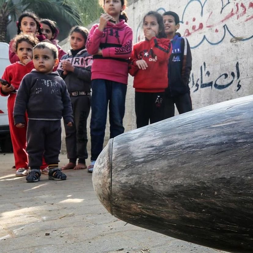 Palestinian children near unexploded Israeli bomb in Deir al-Balah