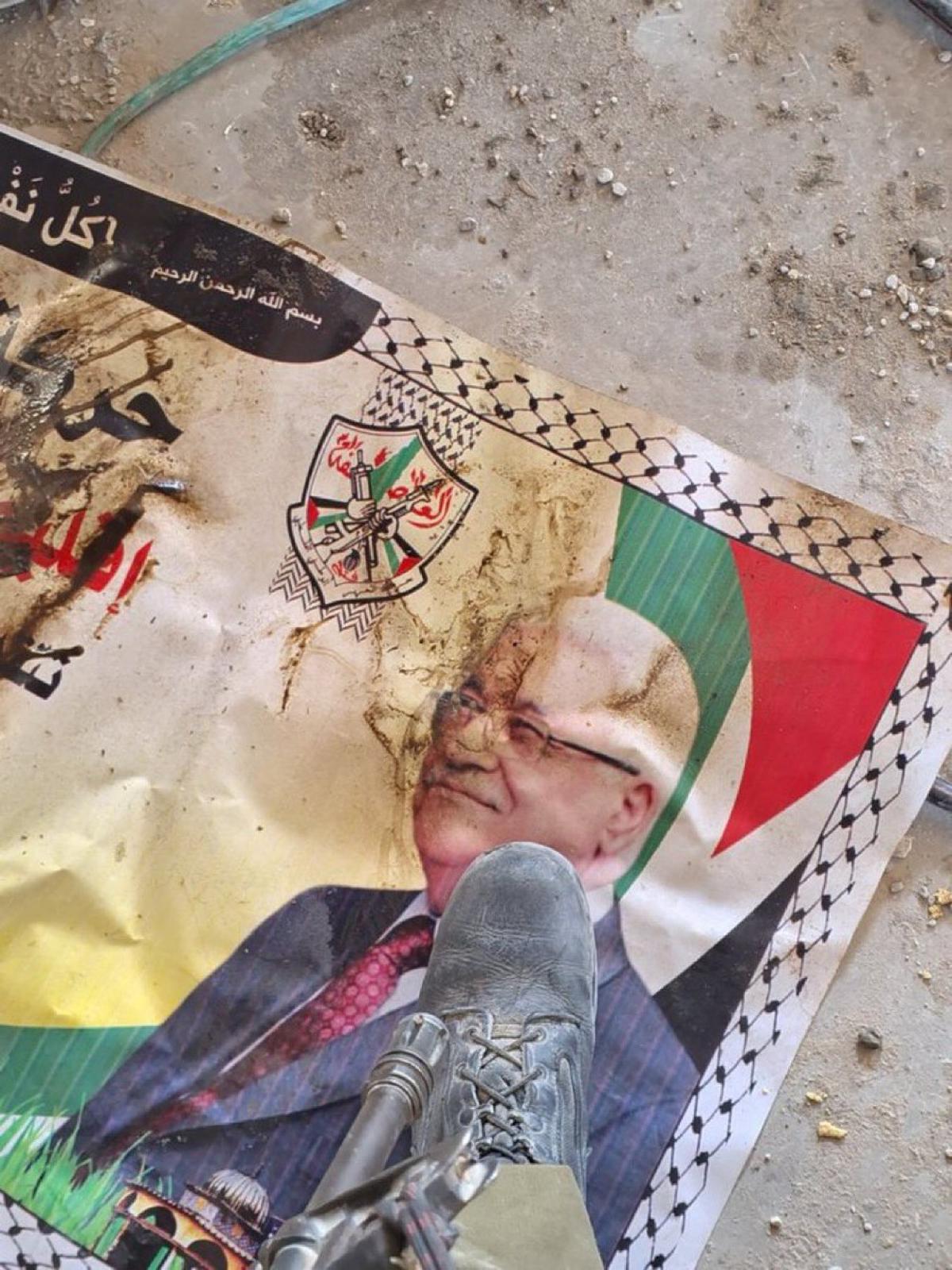 IOF soldier steps on picture of Palestinian President Abbas in Rafah