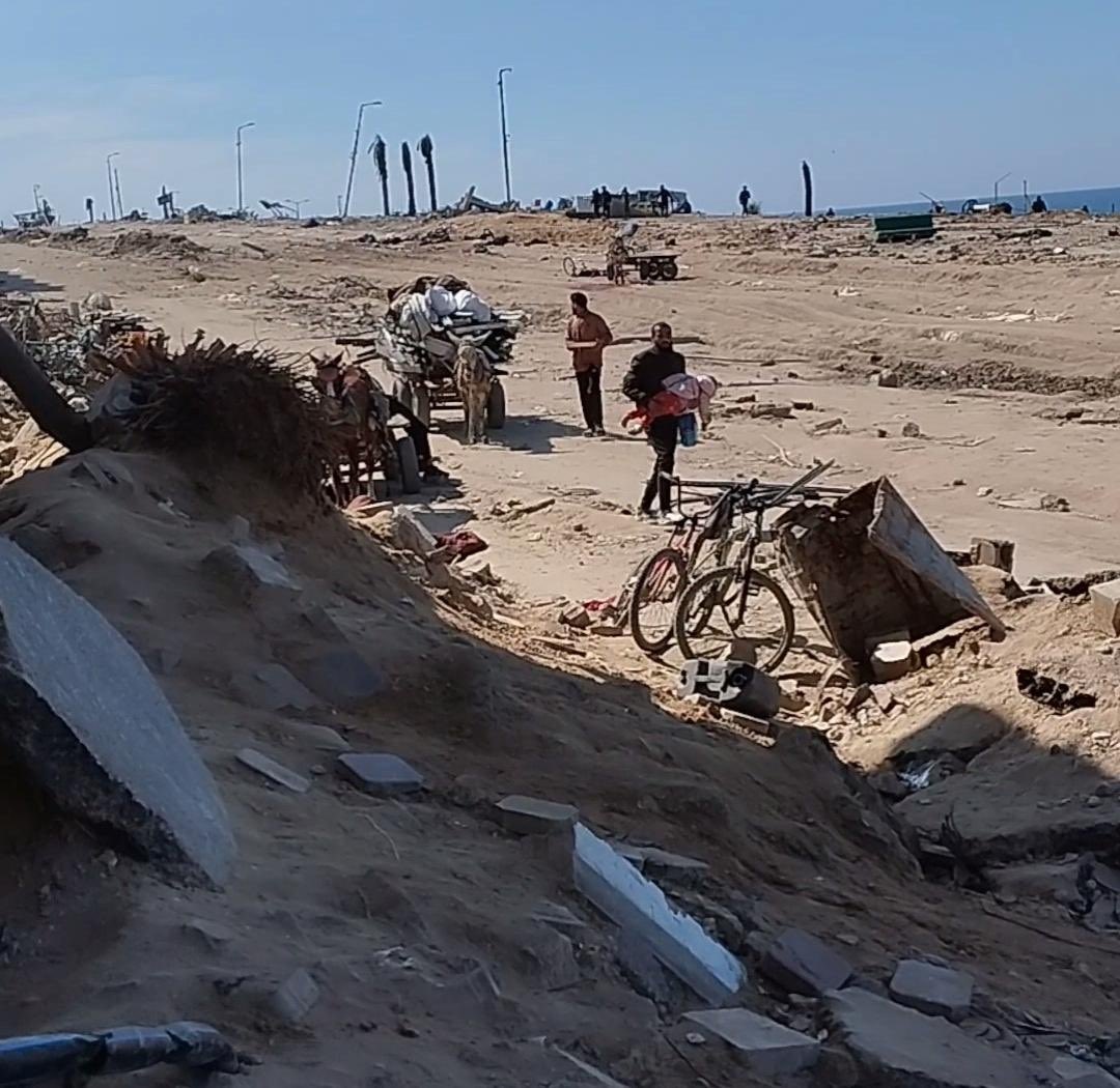 Israeli military targets fleeing civilians in Central Gaza