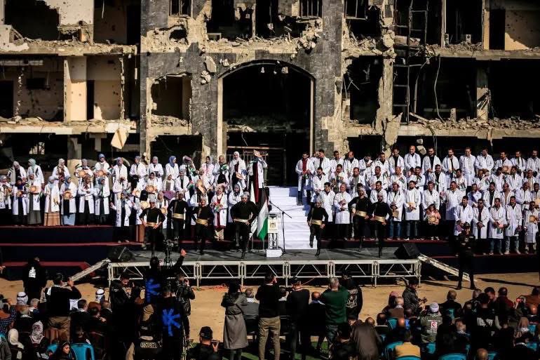 Gaza Medical Students Graduate from Al-Shifa Hospital Rubble