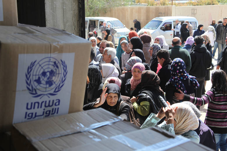 Gaza humanitarian crisis: insufficient aid trucks and distribution points