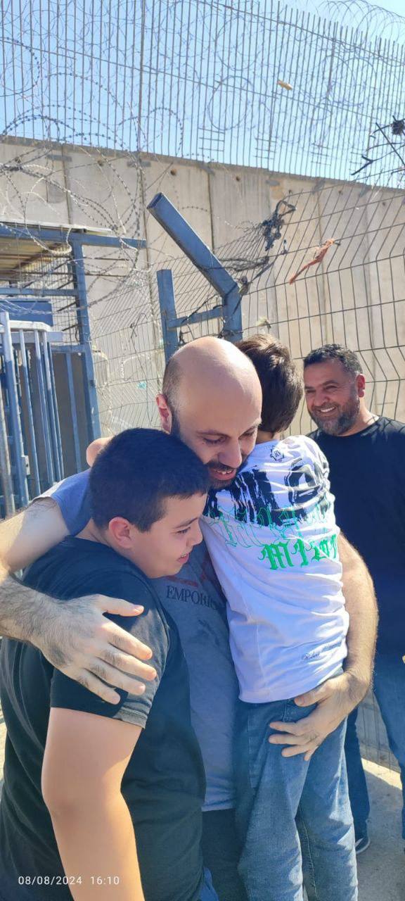 Israeli Authorities Release Palestinian Prisoner Nasser al-Din al-Kharaz