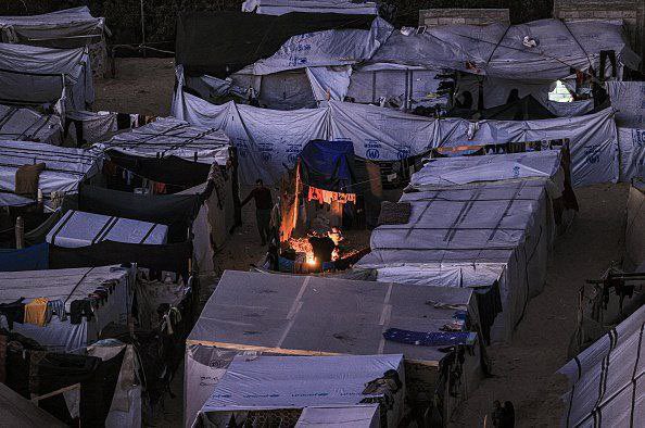 Cold weather worsens living conditions in Gaza tent camps