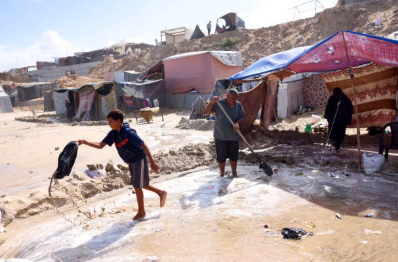 Seawater infiltrates displaced persons’ tents amid rising waters