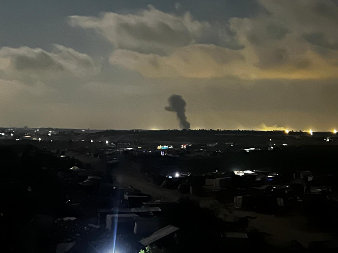 Israeli forces destroy residential blocks in western Rafah