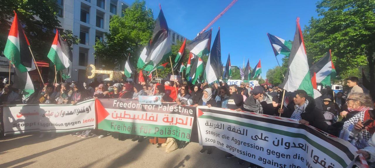 Massive Berlin Demonstration at US Embassy for Gaza