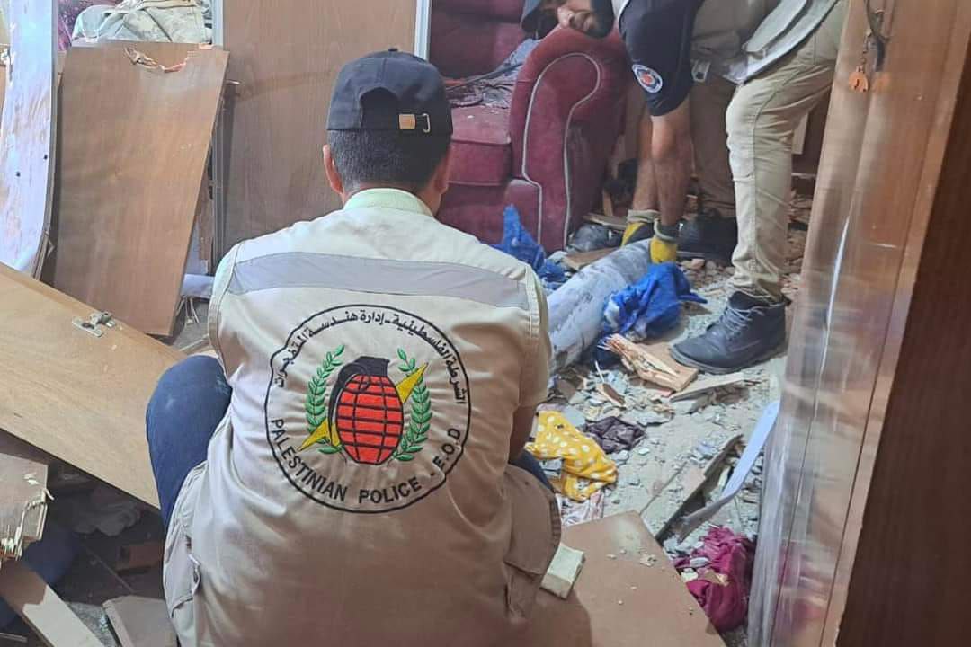 Explosives experts defuse unexploded missile in Khan Younis home