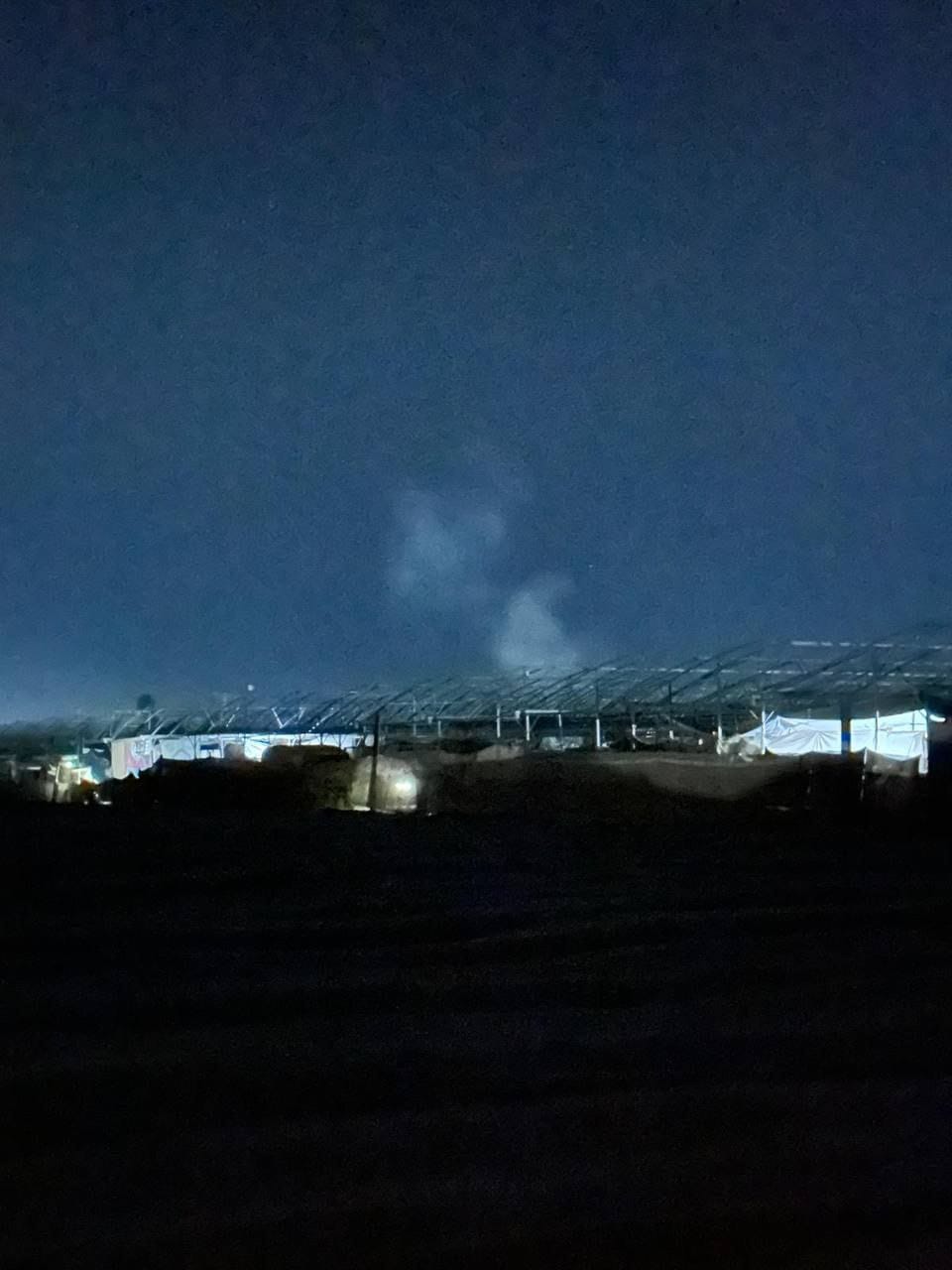 Israeli warplanes strike displacement camp near Khan Yunis, causing injuries
