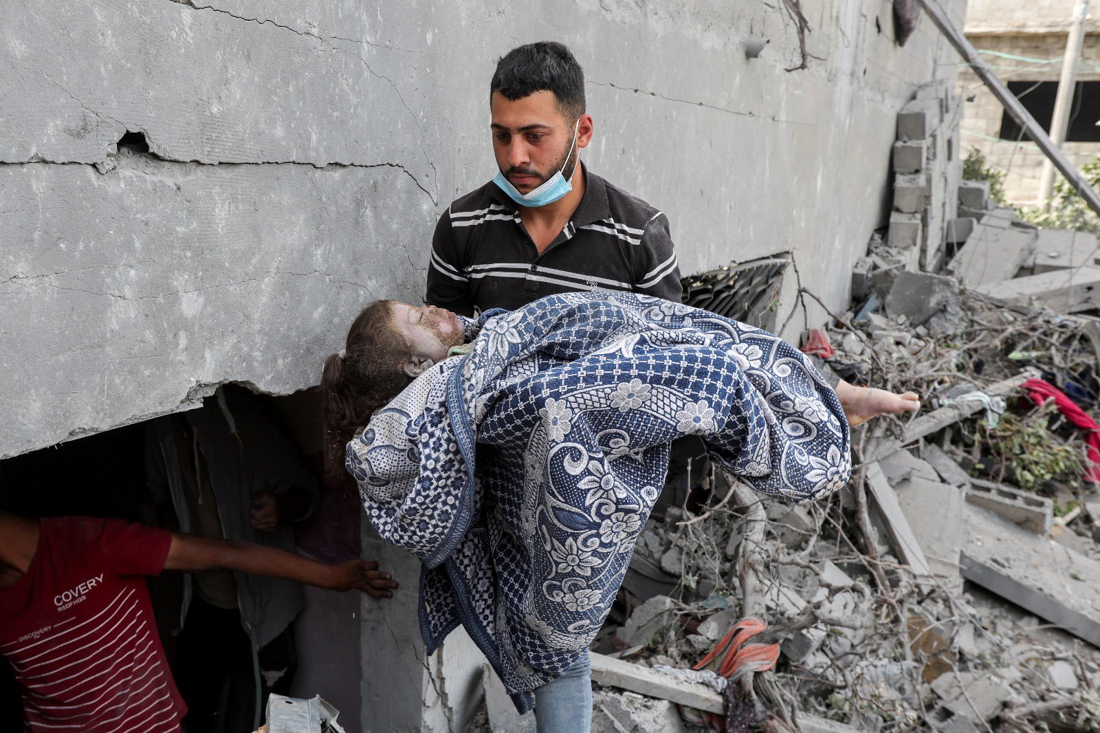 Seven killed in Israeli bombing of Gaza City shelter