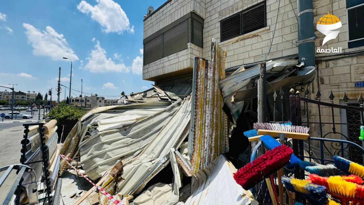 Israeli forces demolish Palestinian store in Beit Hanina