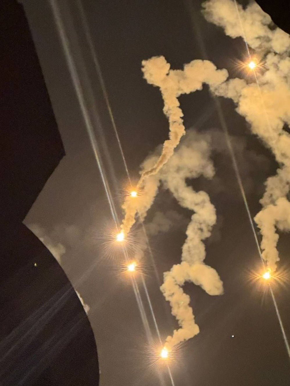 Occupation forces deploy flares over Gaza Strip