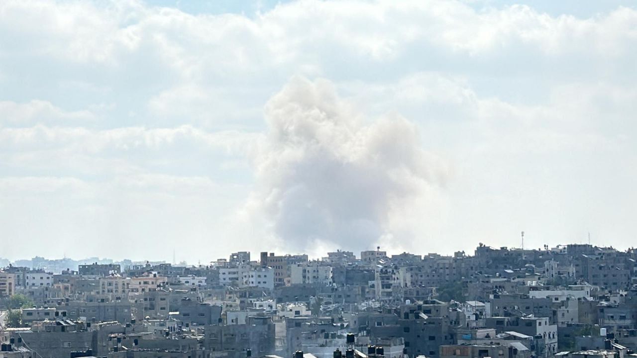 Israeli soldiers demolish residential square in Jabalia refugee camp