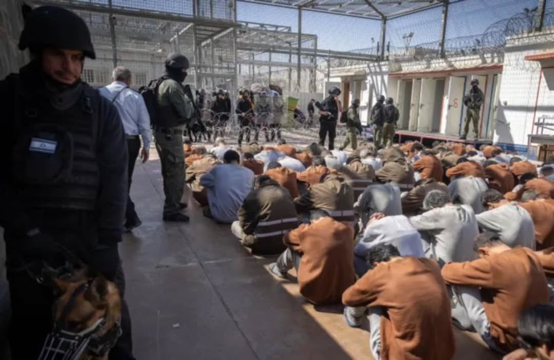 Israeli Prison Administration Denies Suhoor Meals to Palestinian Prisoners