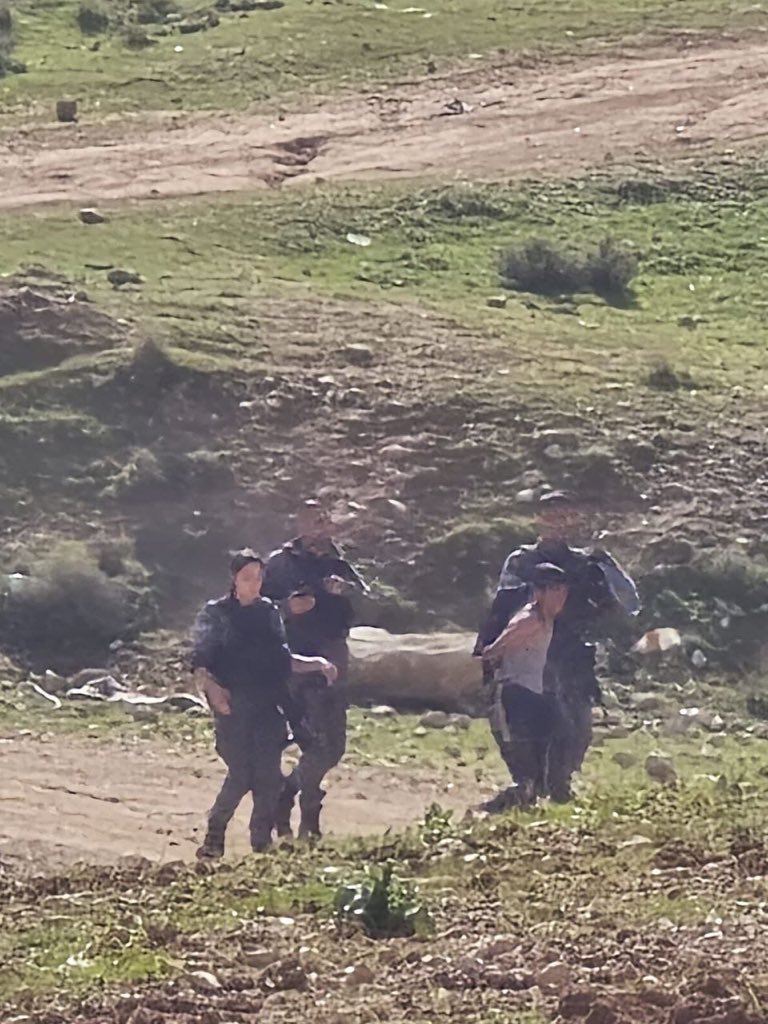 Israeli Forces Detain Palestinian Boy in Al Aizariyeh