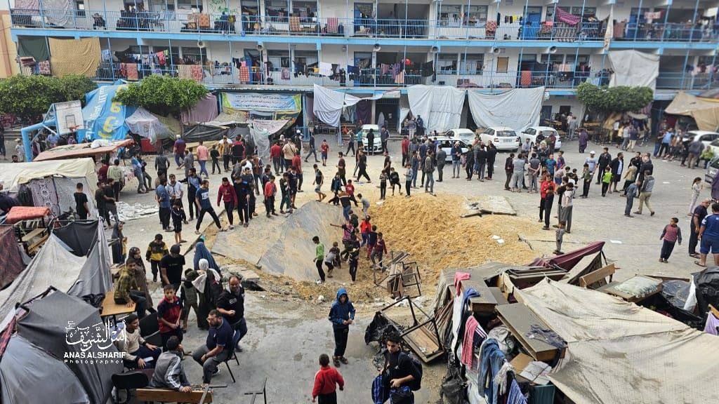 School housing refugees in Beit Lahia bombed