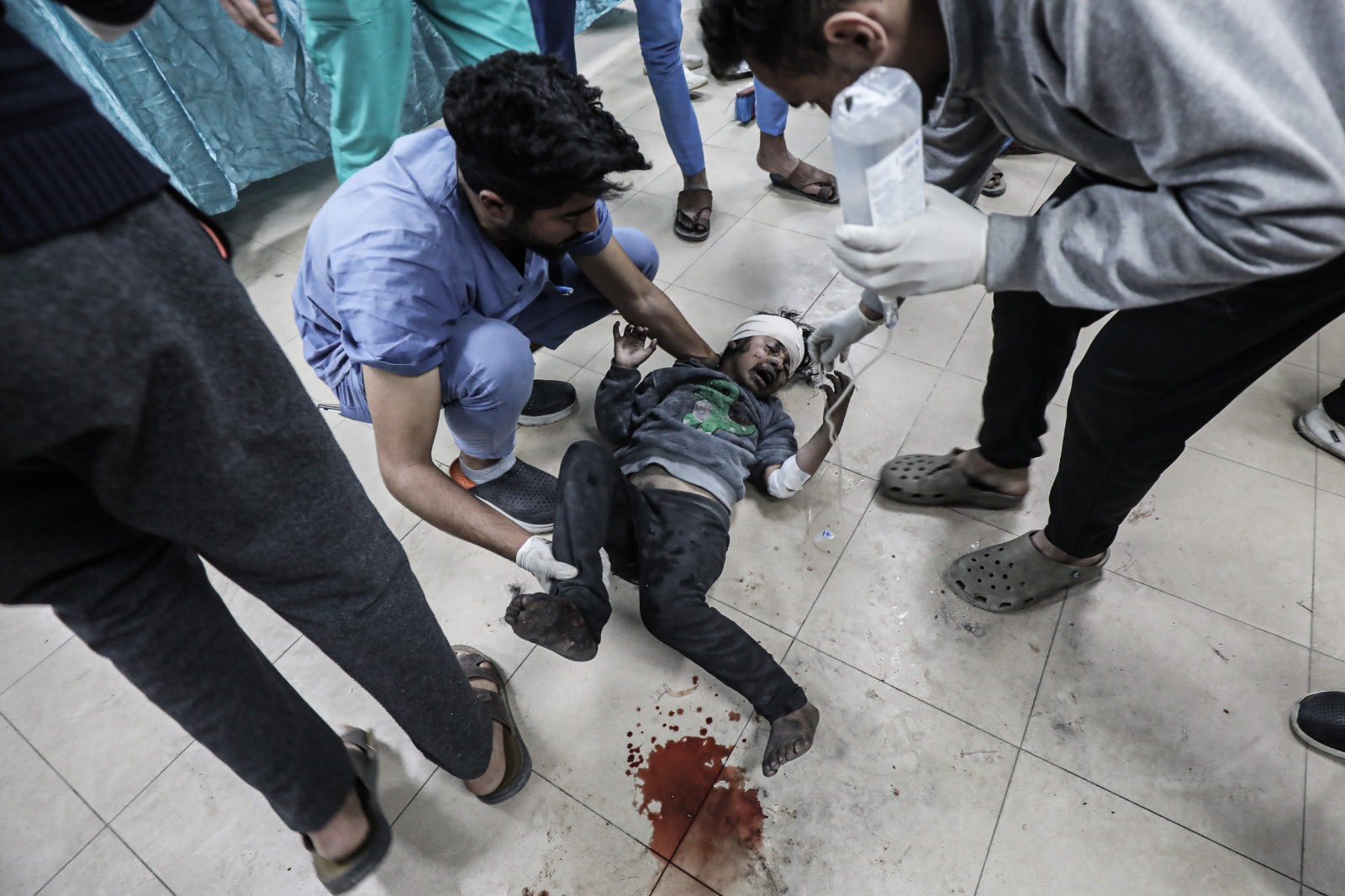 Paramedics Report 18 Killed in Israeli Bombing of Rafah House