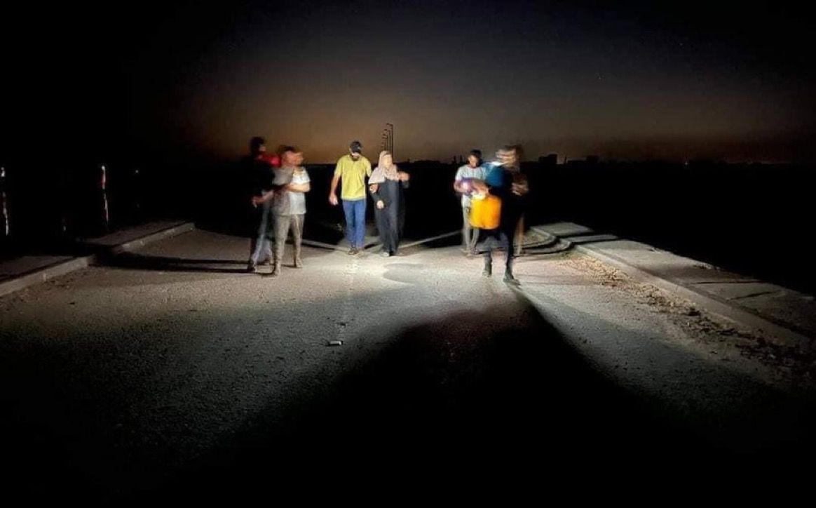 Palestinian families flee Gaza City amid intense Israeli bombardment