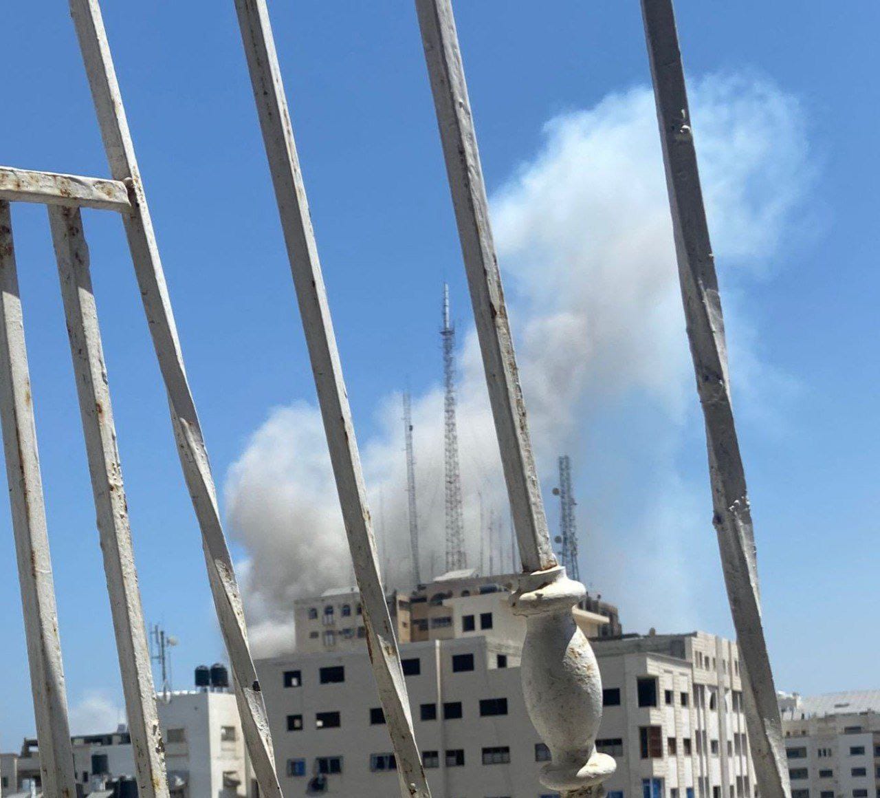 Israeli airstrike on Al-Sinaa area reports casualties in Gaza City