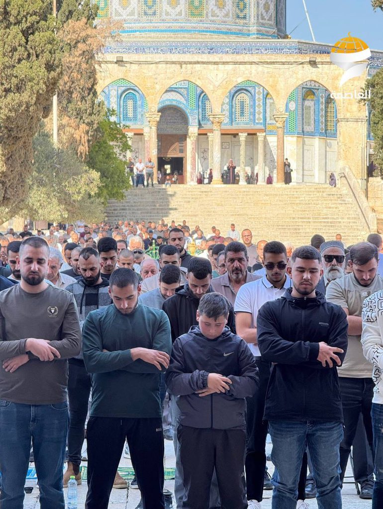 Tens of thousands attend Friday prayer at Al-Aqsa Mosque
