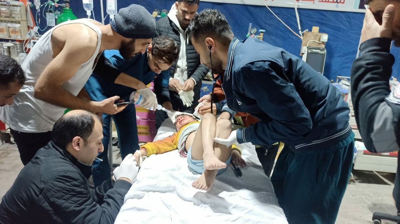Israeli Airstrike on Al-Amsi Home Causes Casualties in Rafah