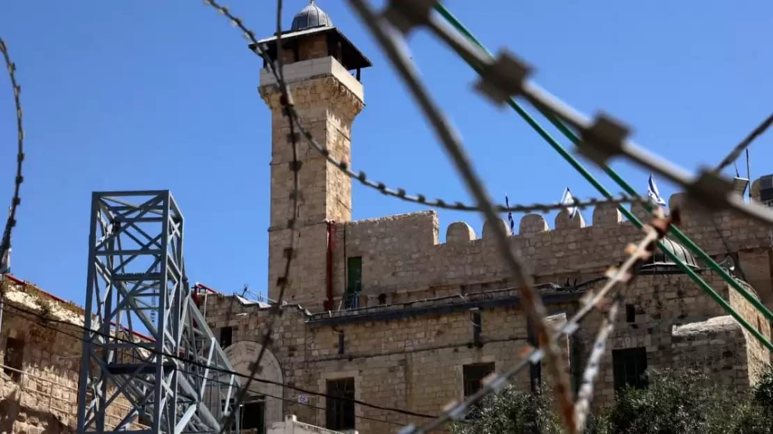 Israeli Forces Seal Ibrahimi Mosque Courtyard in Hebron