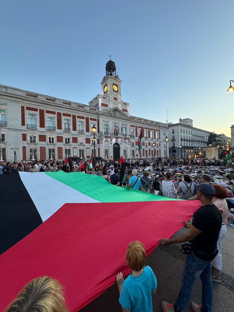 Hundreds gather in Madrid’s Sol Square to support Gaza