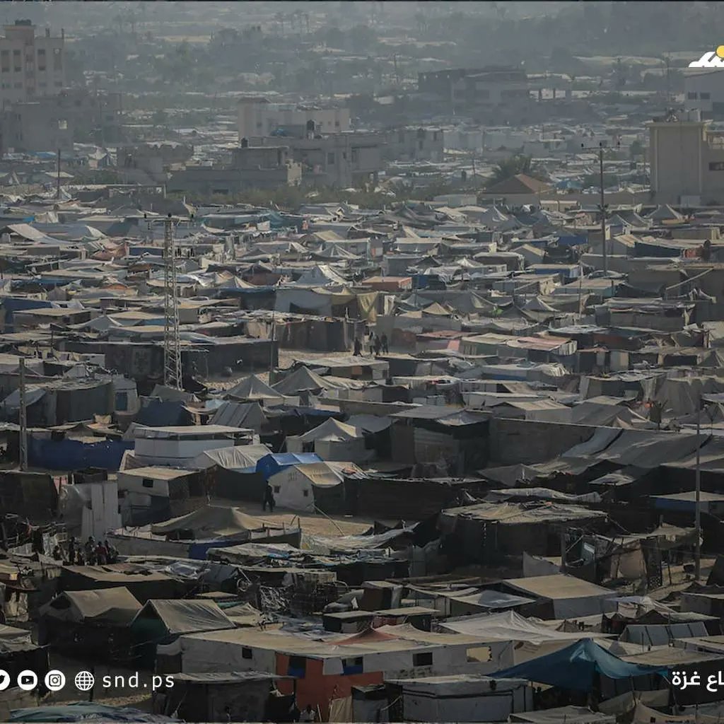 Palestinians Displaced by Israeli Airstrikes Crowd al-Mawasi Area