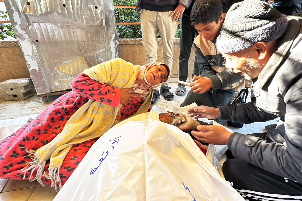 Volunteers retrieve 13 bodies from Israeli bombing in Rafah