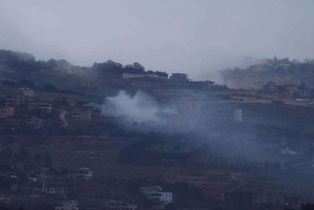 Israeli tanks advance into Lebanese towns amid heavy bombing