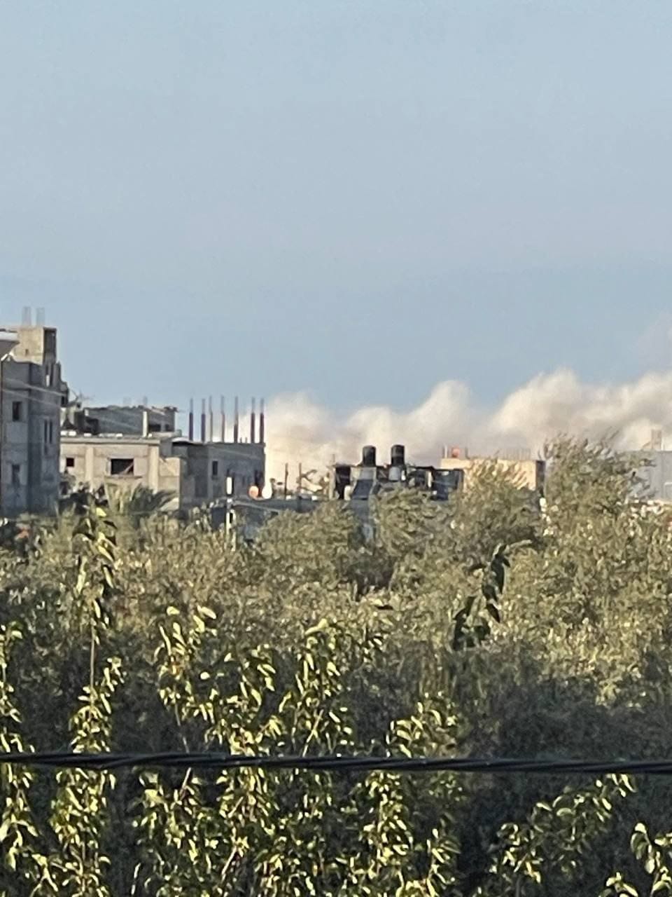 Israeli forces destroy residential buildings in Al-Mughraqa
