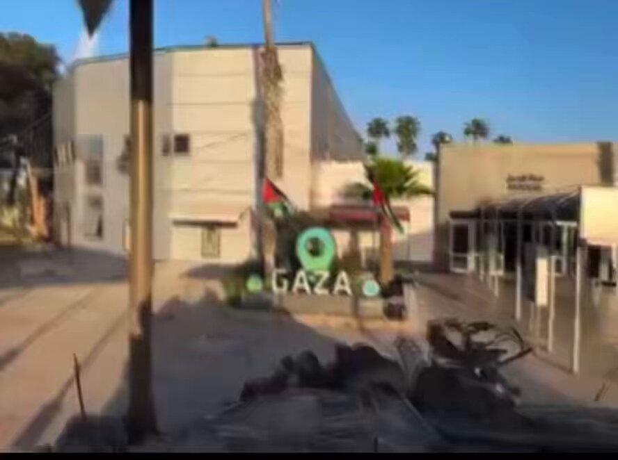 Israeli forces and settlers block humanitarian aid to Gaza