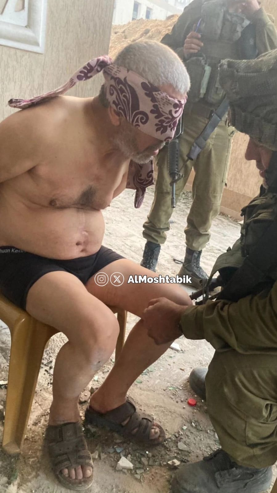 Israeli soldiers abuse elderly Palestinian man in Gaza