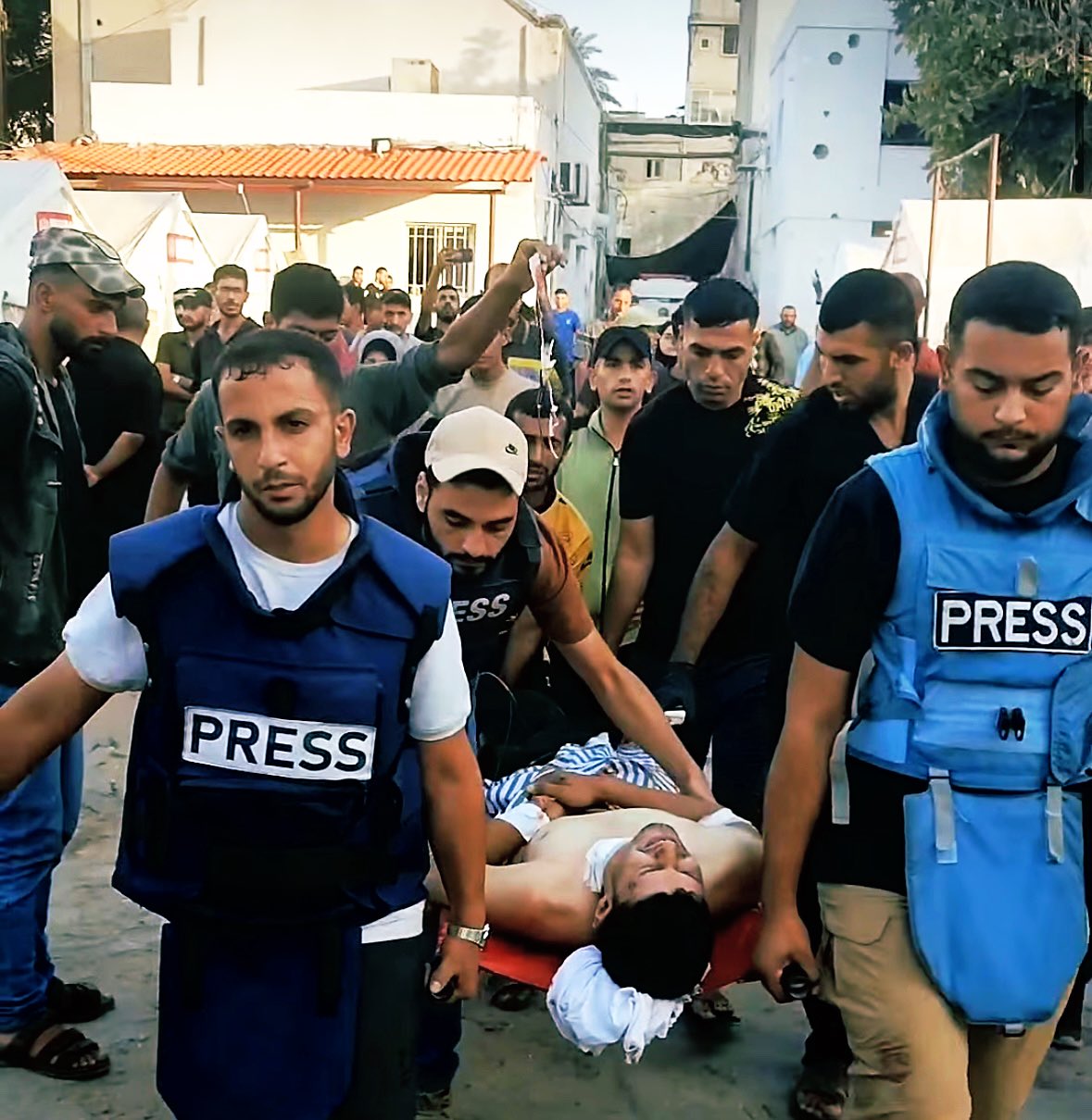 Israeli soldiers shoot Palestinian journalist Fadi Al-Wahidi in neck