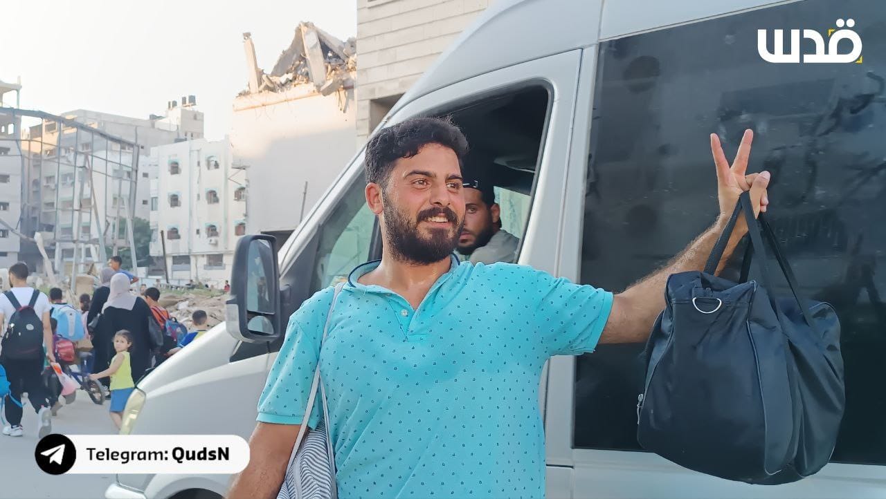 Palestinian Youth Raises Victory Sign Among Displaced Crowds