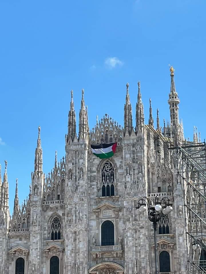 Piazza Duomo Milan Italy Now