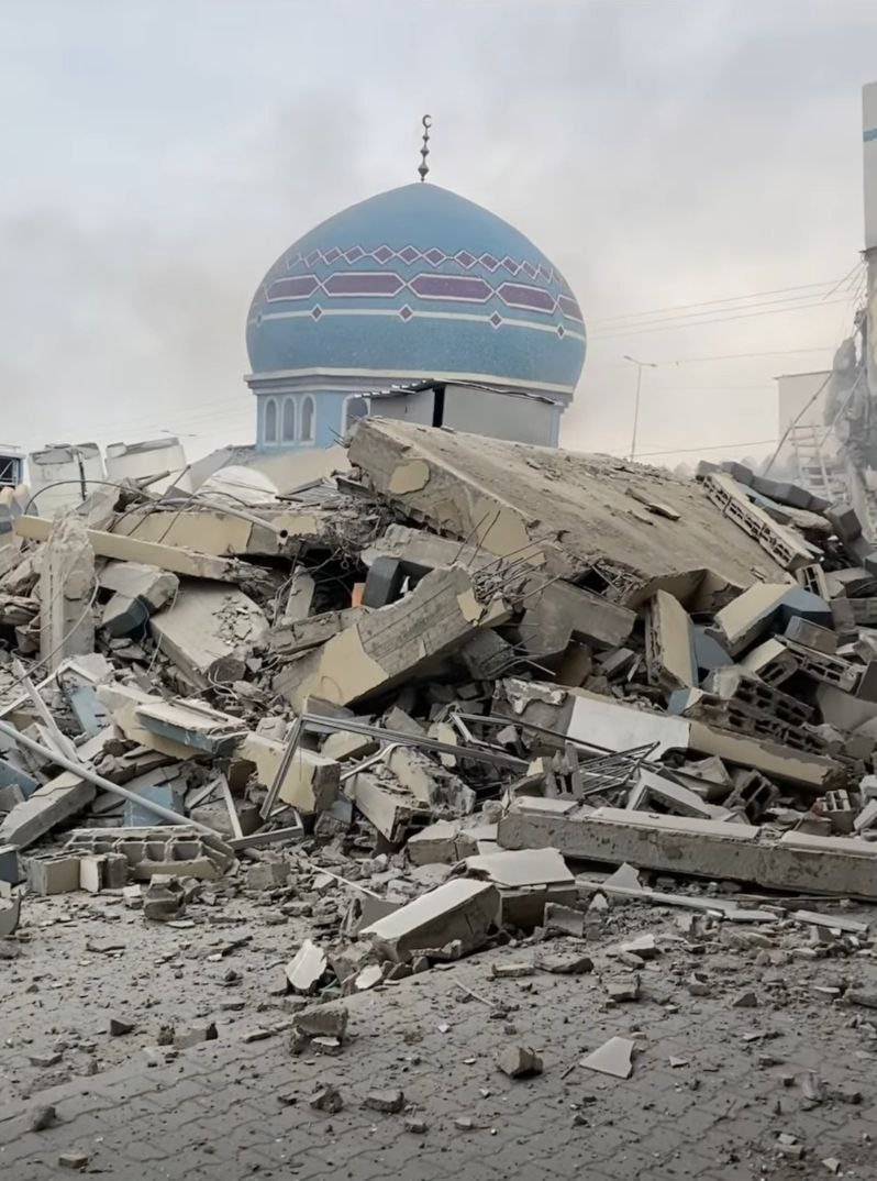 Israeli Airstrikes Destroy Mosque in Khan Younis