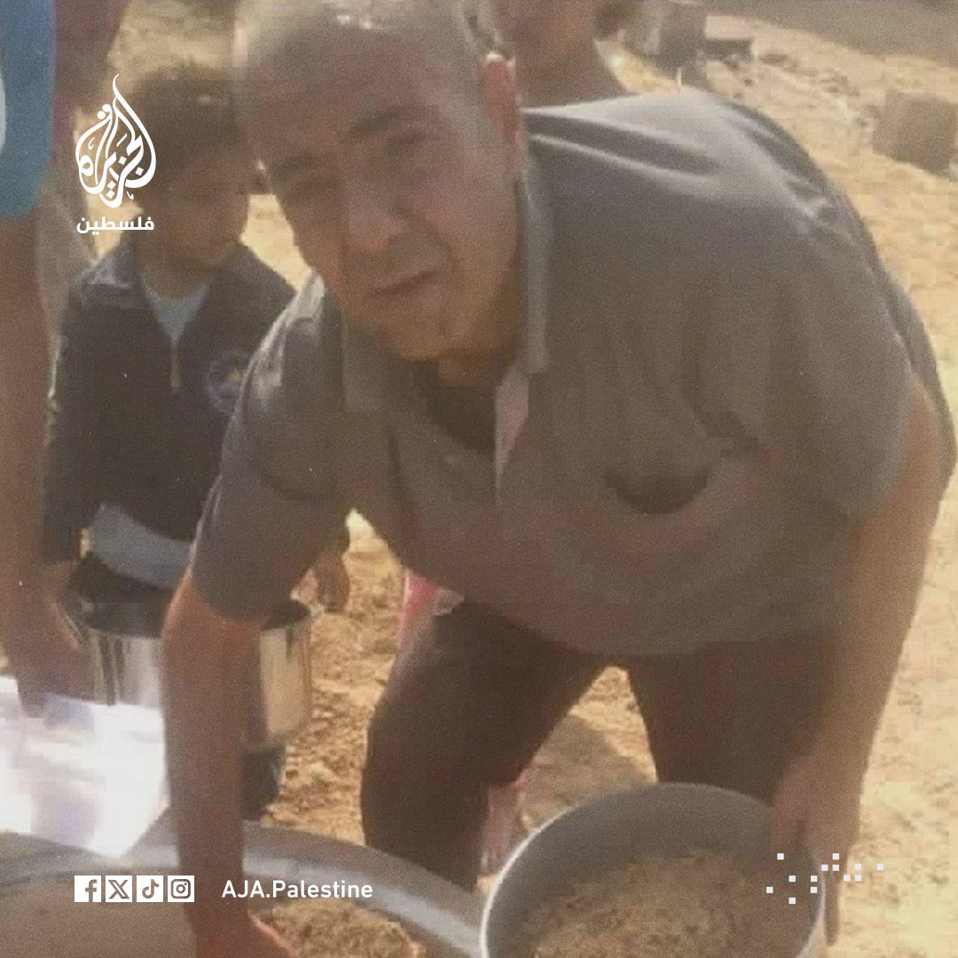 Palestinian Volunteer Delivers Food to Displacement Camps Gaza