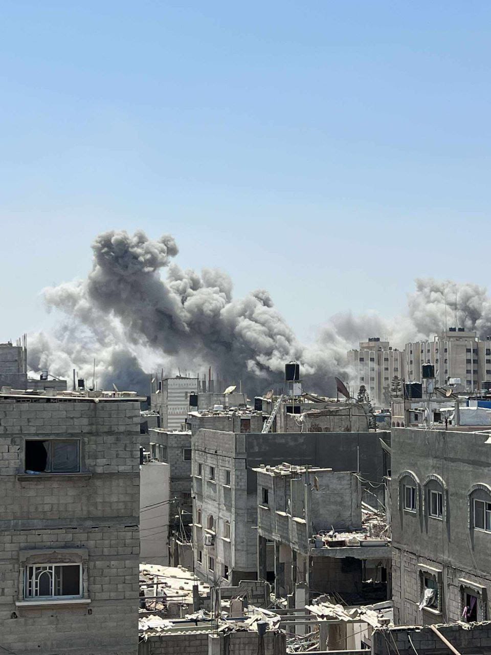 Israeli forces demolish residential blocks in Tal al-Hawa neighborhood