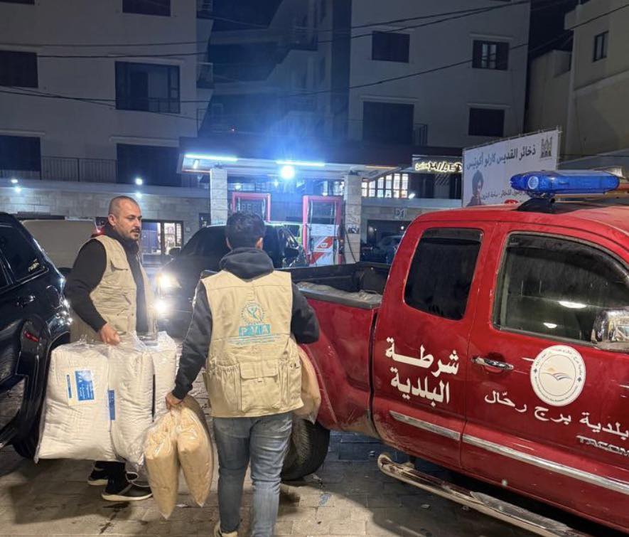 Humanitarian Workers Provide Tireless Support to Displaced Persons