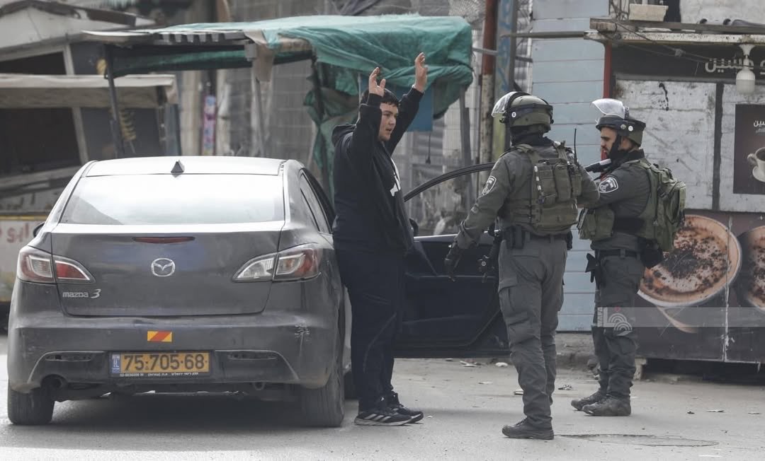Israeli forces continue operations in Kafr Aqab and Qalandia