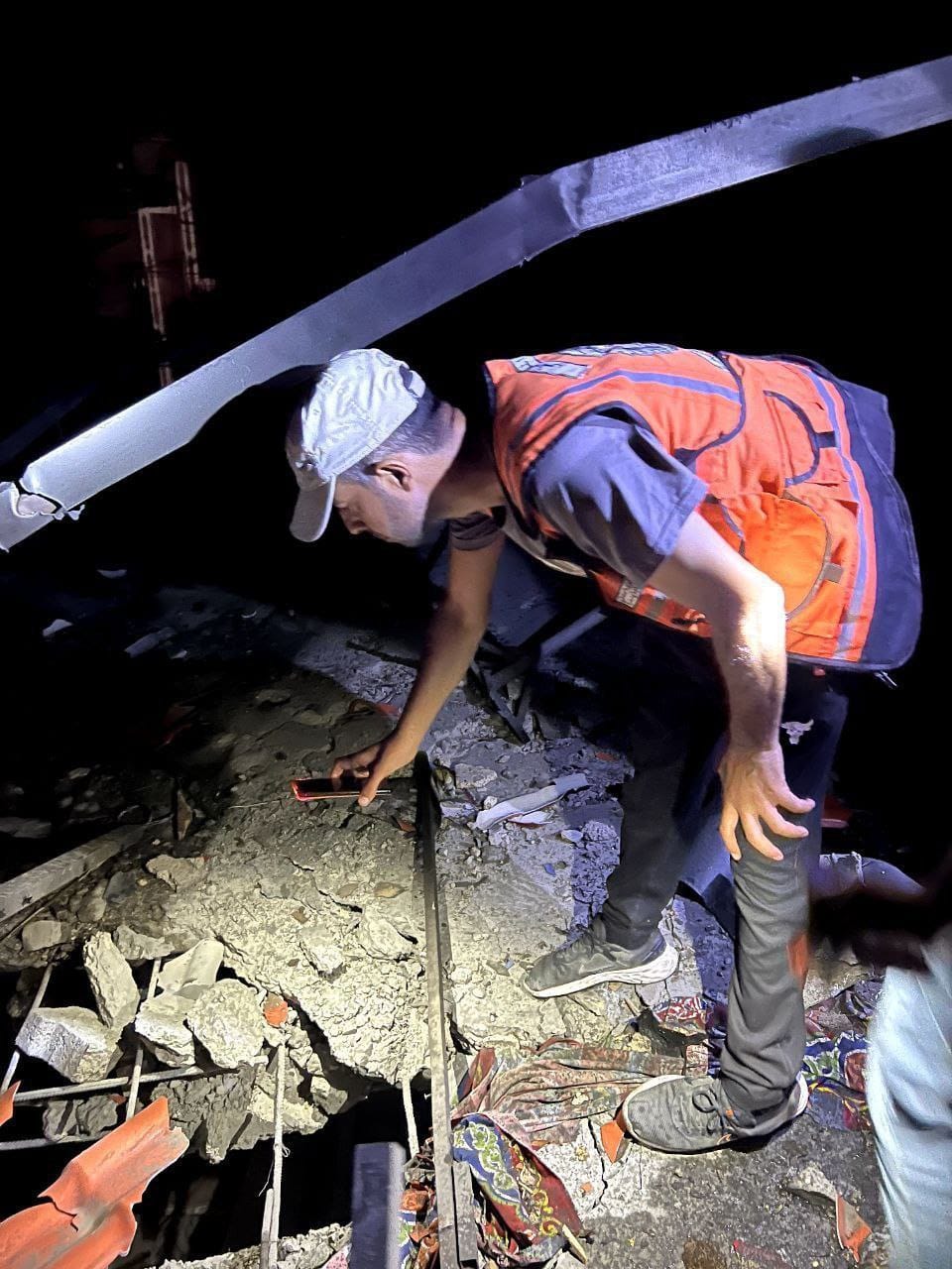 Israeli bombing kills Palestinians in Gaza City’s Tuffah neighborhood