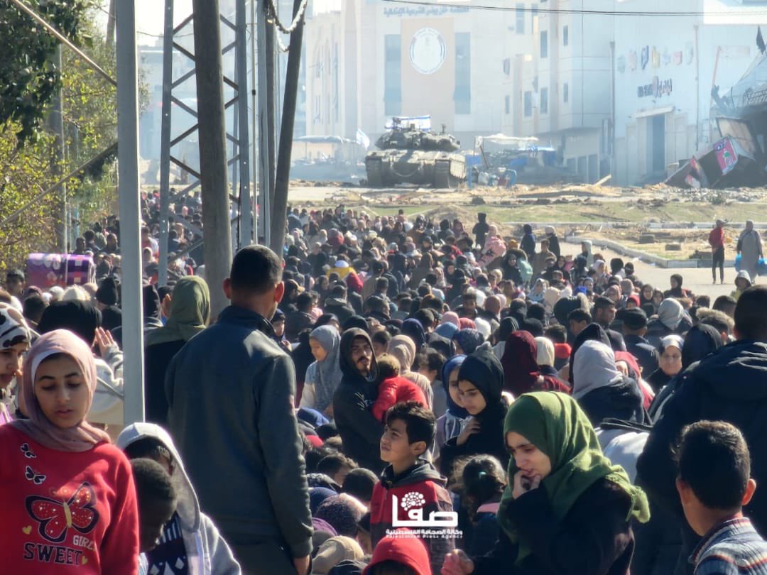 Thousands of Palestinians flee Khan Younis refugee shelters under Israeli tank fire