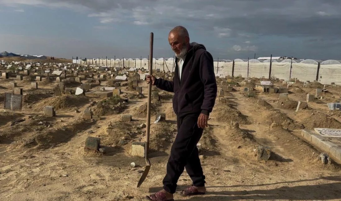 Undertaker in Gaza buries 18000 amid grave crisis